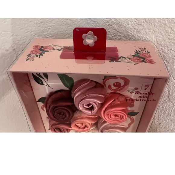 Glitz & Glam Makeup Towels Remover Flower Bouquet Rose 7 Make Remover Set - Picture 3 of 4